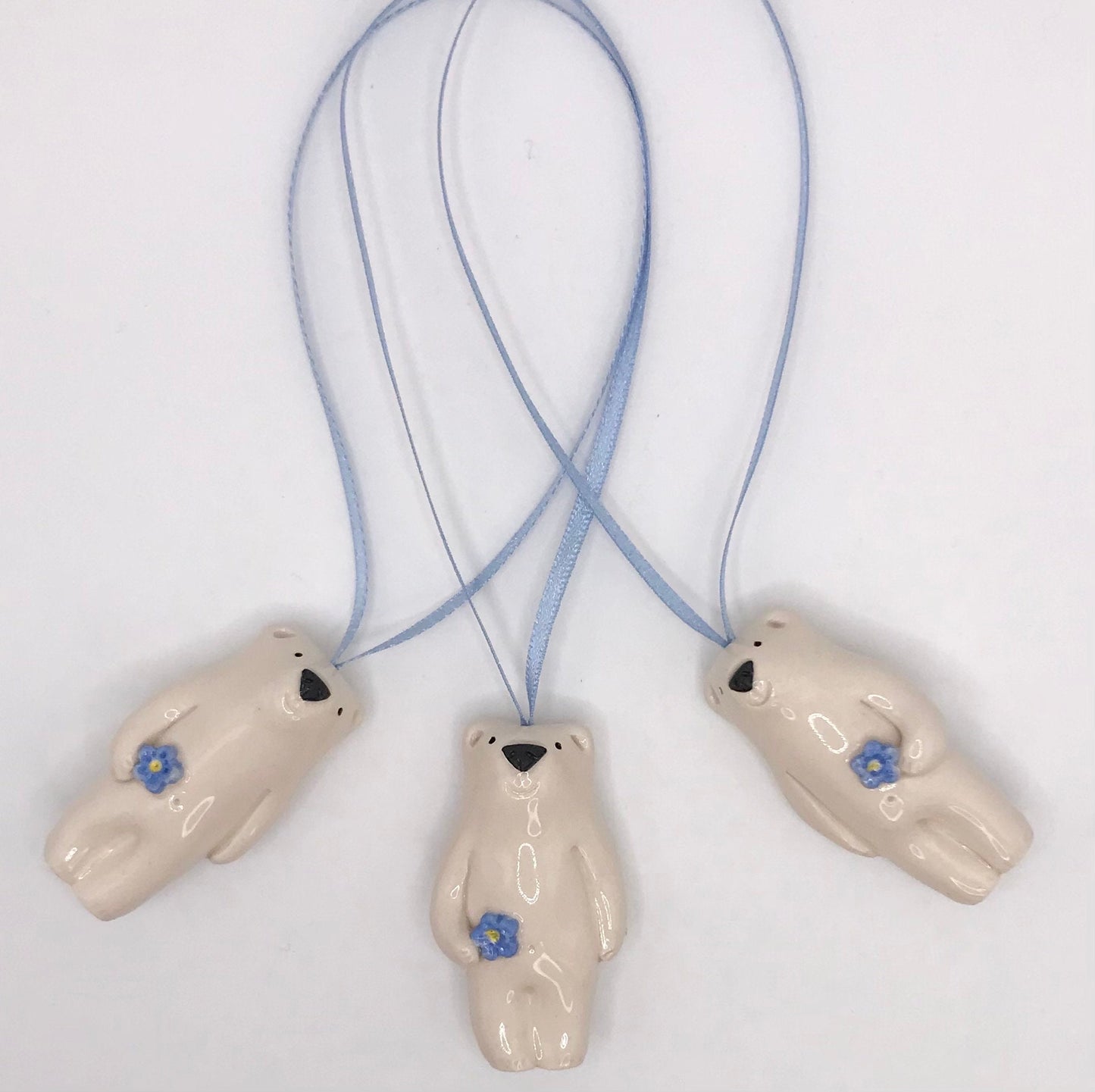 Polar Bear on ribbon with Forget Me Not