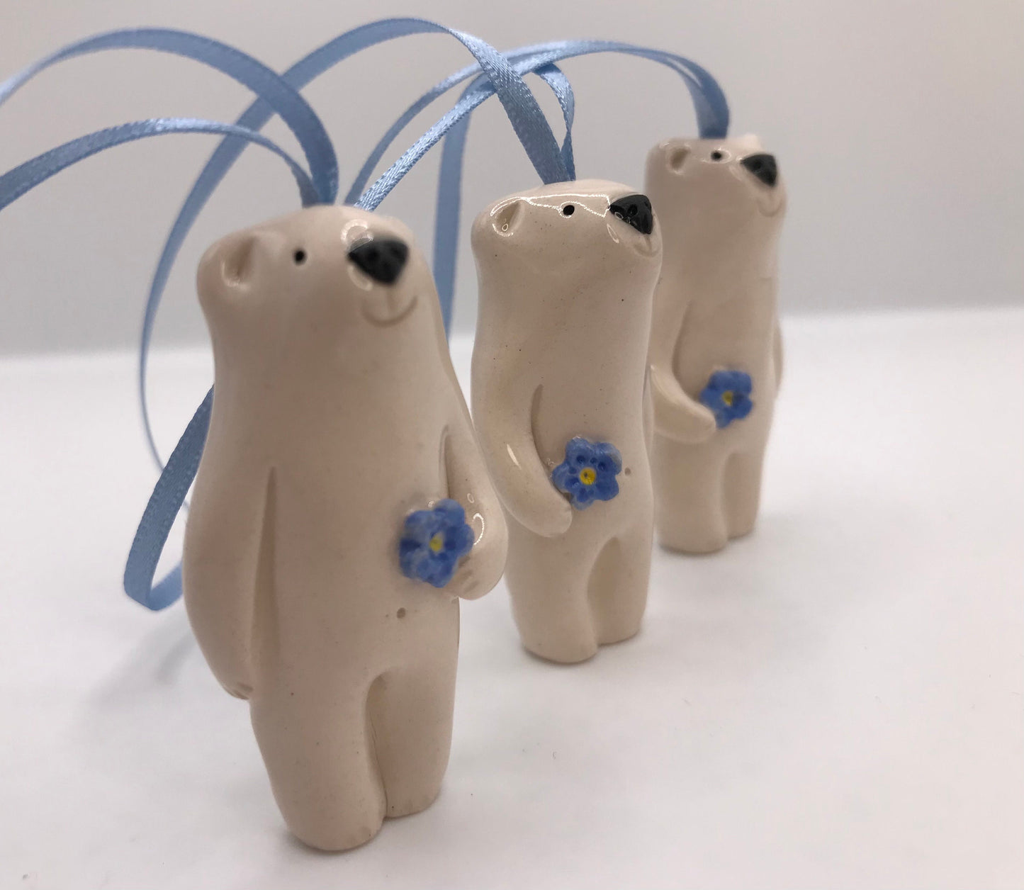 Polar Bear on ribbon with Forget Me Not