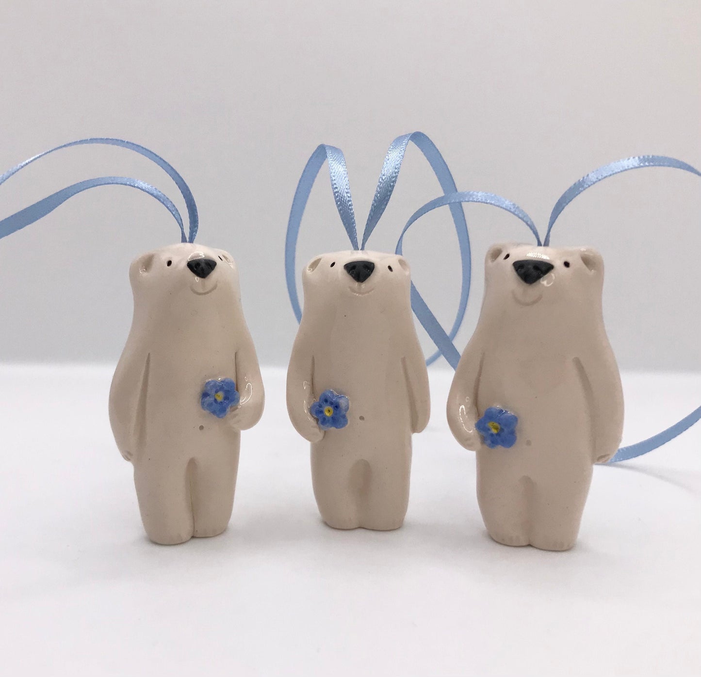 Polar Bear on ribbon with Forget Me Not
