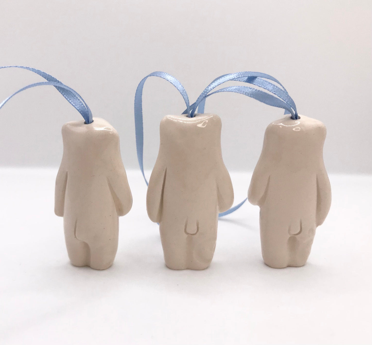 Polar Bear on ribbon with Forget Me Not